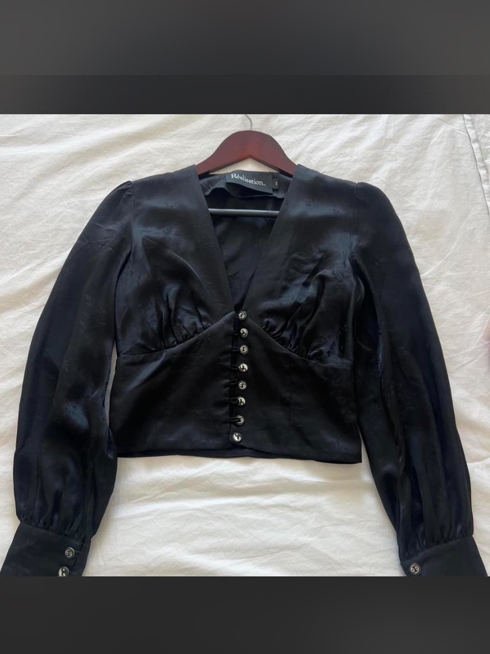 Realisation par the Kaia top in black